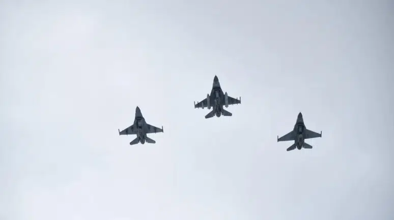 Ardahan'ın kurtuluş gününde nefes kesen Solo Türk performansı damga vurdu