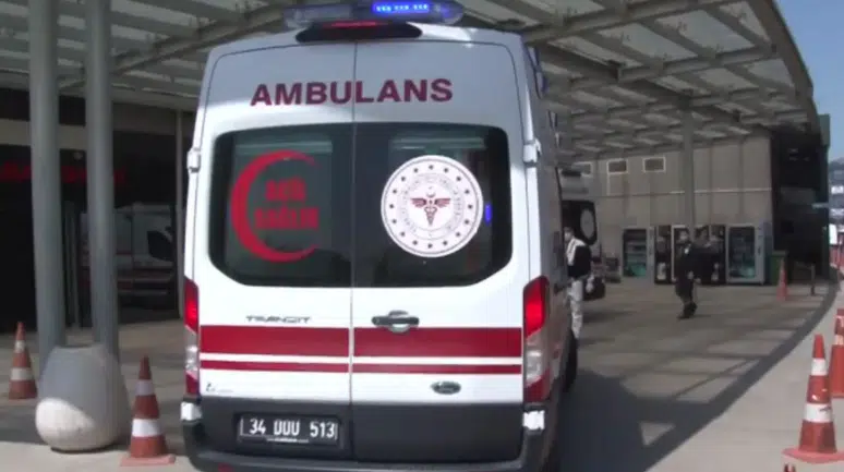 Küçükçekmece’de satırlı saldırı : 4’ü polis 6 yaralı