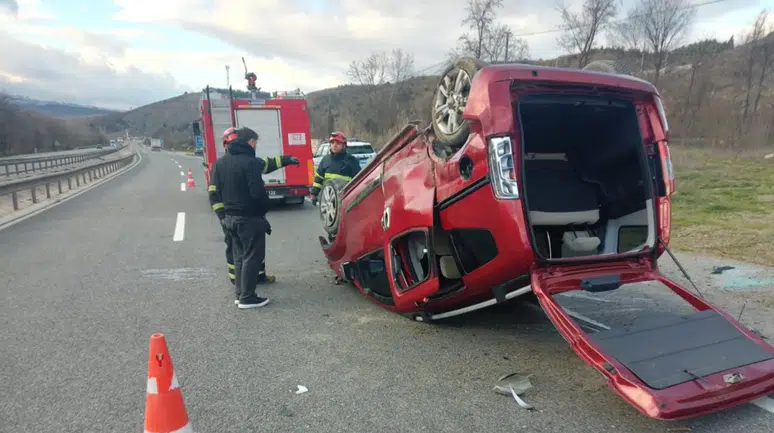 Bilecik’te otomobil takla attı : 4 kişi yaralandı