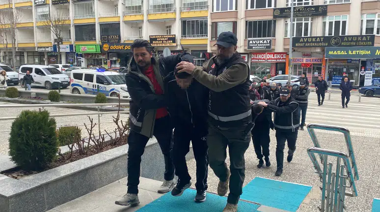 Çorum'da iş yerlerine silahlı saldırı : 8 şüpheli gözaltına alındı