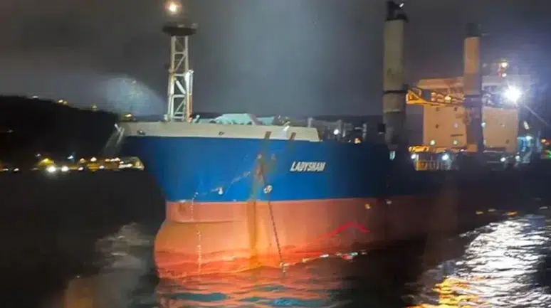 İstanbul Boğazı'nda Lady Sham kuru yük gemisi arıza yaptı