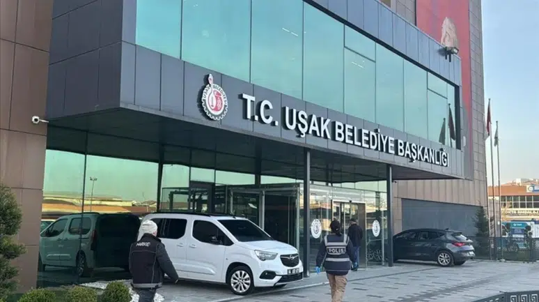 Uşak Belediyesi rüşvet operasyonunda 4 şüpheli adliyede