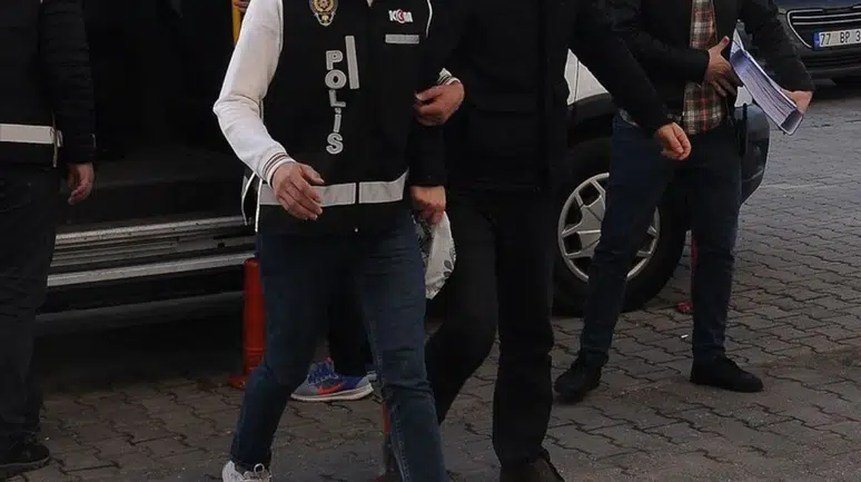 İstanbul'daki park kavgası sopalı saldırıya dönüştü : 4 şüpheli gözaltına alındı