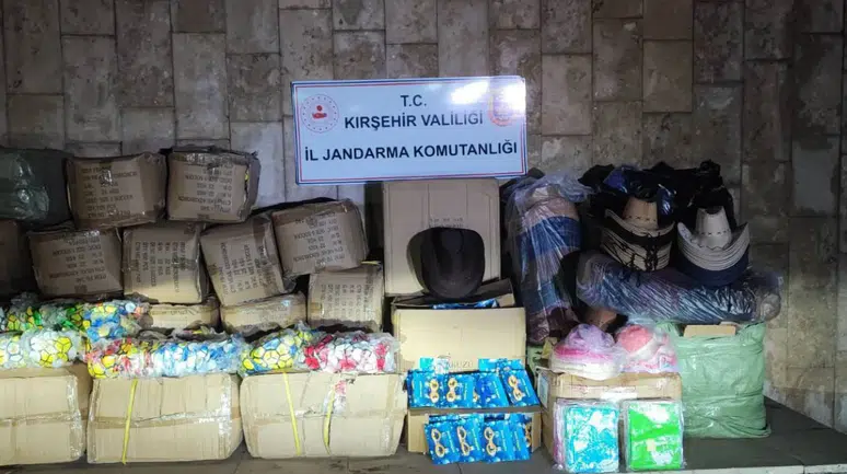 Kırşehir'de jandarma ekipleri 2 milyonluk faturasız ürün ele geçirdi