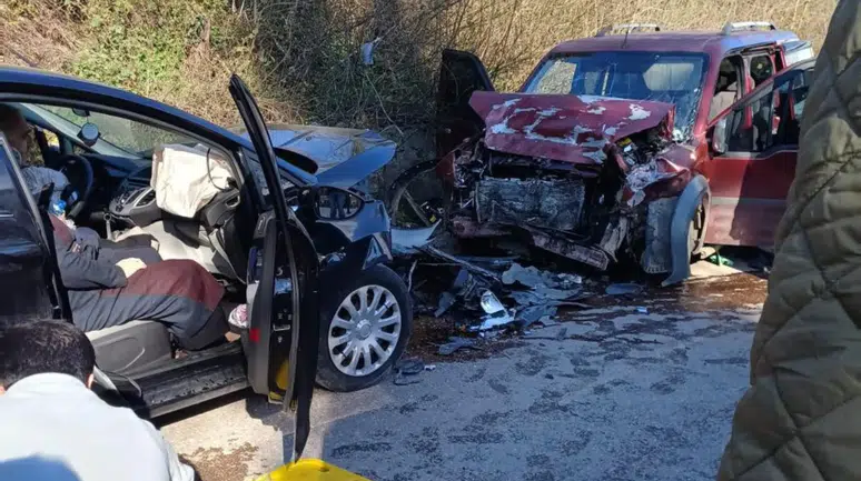 Ordu Fatsa'da iki araç çarpıştı : Yaralılar var