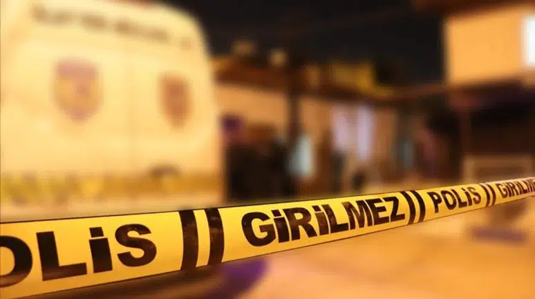 Boşanma aşamasındaki eşini çocuklarının gözü önünde öldürdü