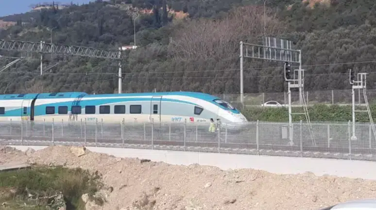 Kocaeli’de yüksek hızlı tren yayaya çarptı
