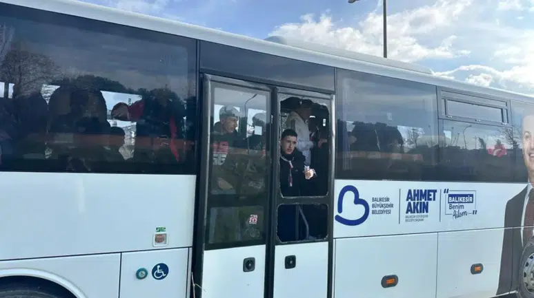 Balıkesirspor'un taraftar otobüsüne taşlı saldırı : 2 kişi gözaltında