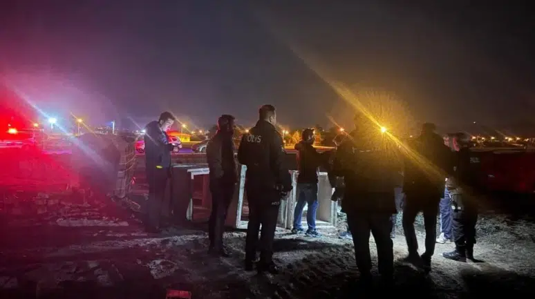 Erzincan'da alevlerin arasında kalan sürücü, yaşam mücadelesini kaybetti