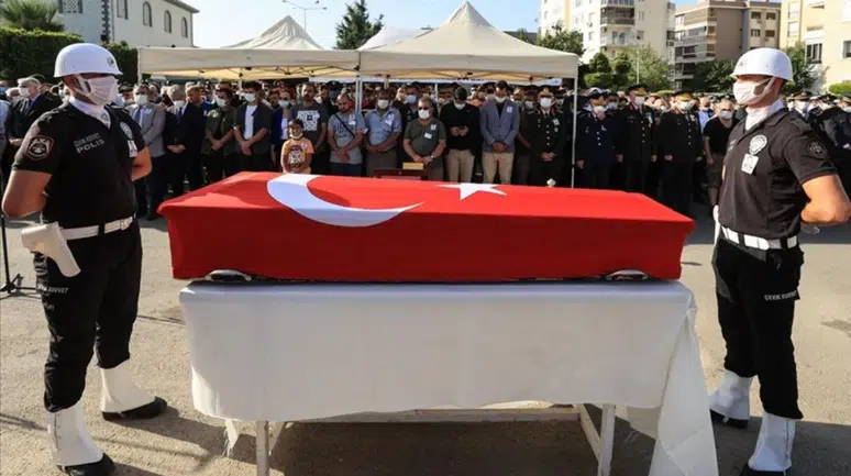 Trabzon'da görev başındaki polis memuru kalp krizi geçirdi