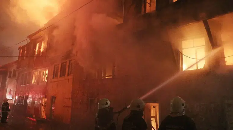 Ataşehir'de yangın çıkaran komşu gözaltına alındı