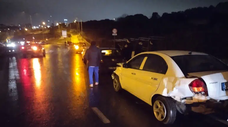 Maltepe'de 4 araçlı zincirleme kaza