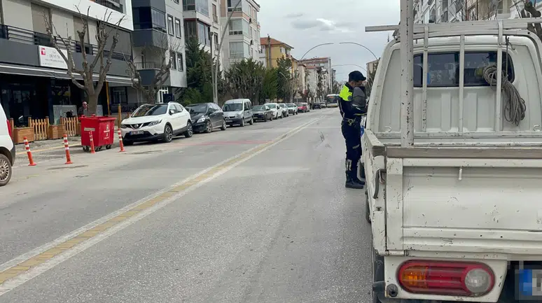 Karaman'da kaza : Kamyonet çocuğa çarptı