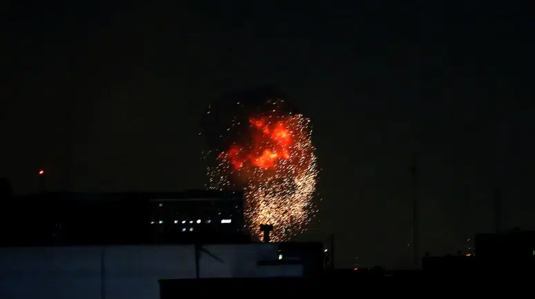 İran'ın başkenti Tahran'da şiddetli patlamalar yaşanıyor