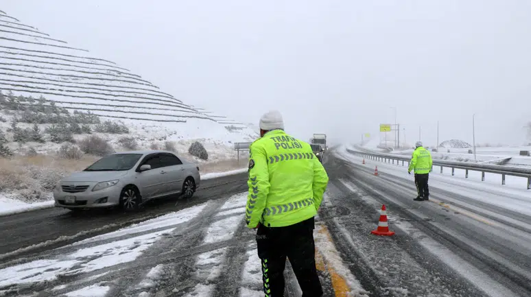 Meteoroloji uyardı : Erzincan'a kar geliyor
