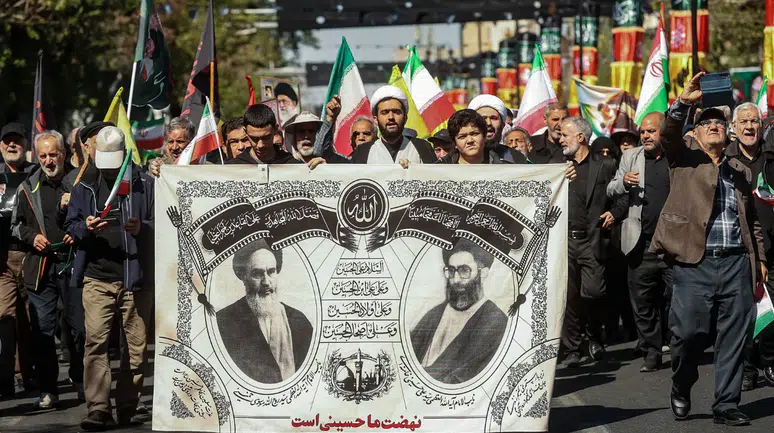 İran'da Ali Hamaney, ölümünün 40'ıncı gününde anıldı