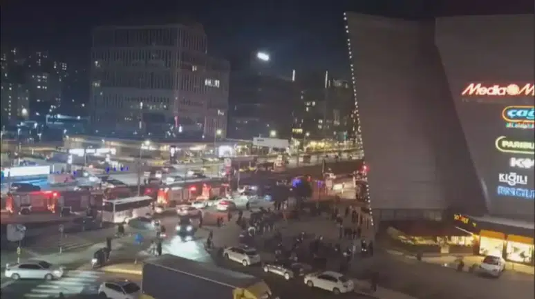 Kağıthane'de bir AVM'de yangın çıktı : Çok sayıda ekip sevk edildi