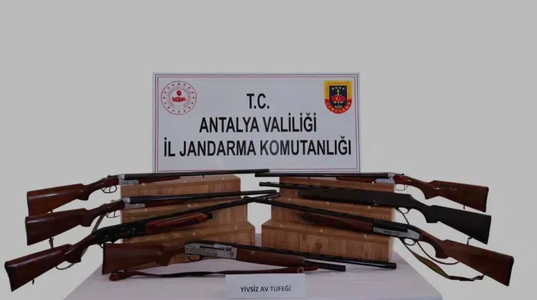 Antalya Kaş'ta 7 ruhsatsız av tüfeği ele geçirildi