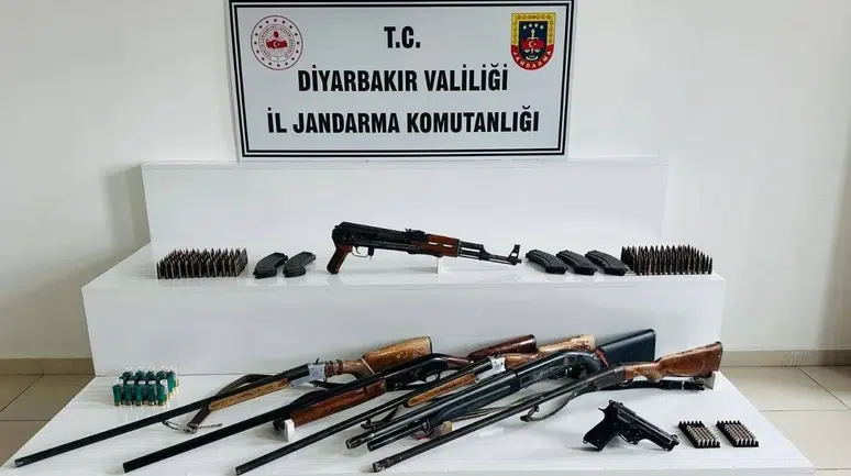 Diyarbakır'da kaçak silah operasyonu : 73 ruhsatsız silah ele geçirildi