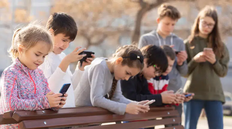 Sosyal medyada 15 yaş sınırı yasalaştı