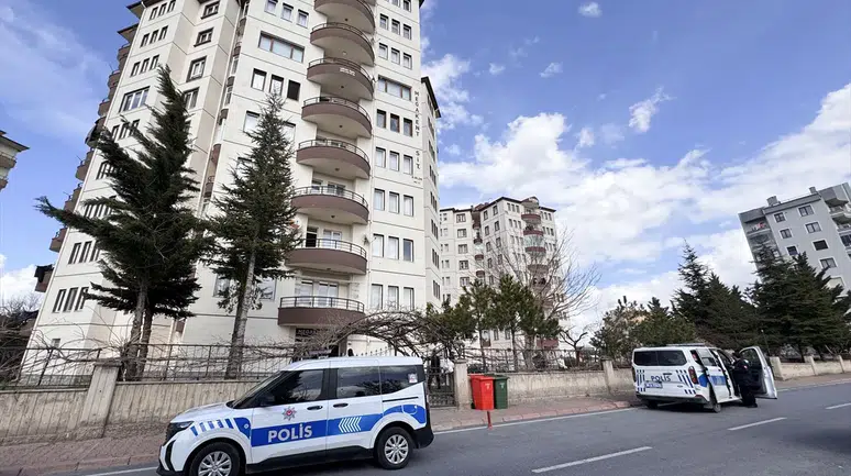 Kayseri’de 3. kattan düşen otizmli çocuk hastaneye kaldırıldı