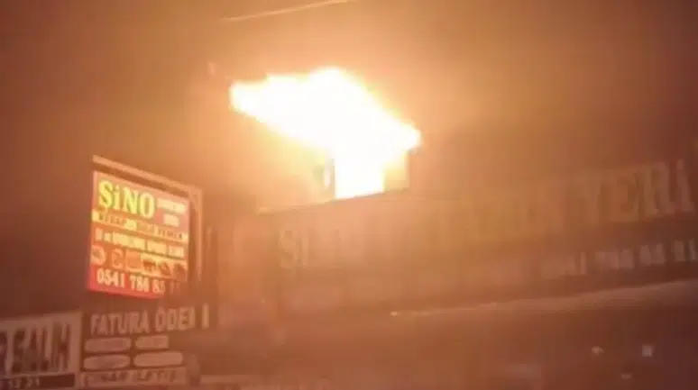 Diyarbakır Kayapınar’da lokanta yangını : İş yerinde büyük çapta hasar oluştu