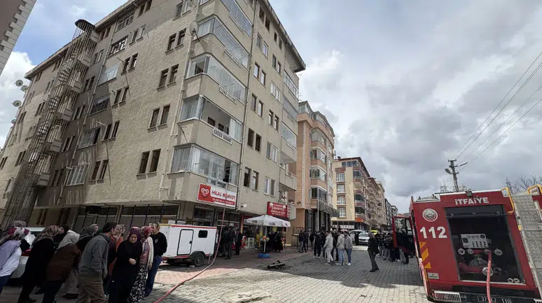Kastamonu'da baca yangınına müdahale ederken apartman boşluğuna düşen şahıs hayatını kaybetti