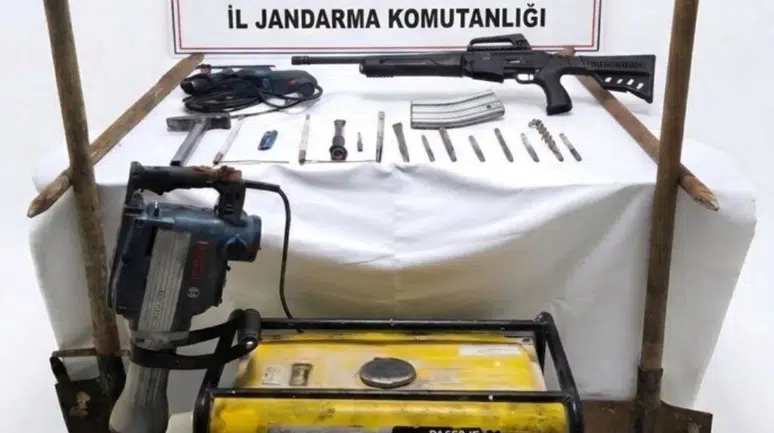 Diyarbakır'da kaçak kazı operasyonu : 5 kişi suçüstü yakalandı