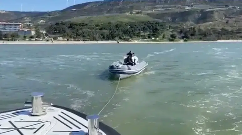 Çanakkale'de bot sürüklendi : 3 kişi kurtarıldı