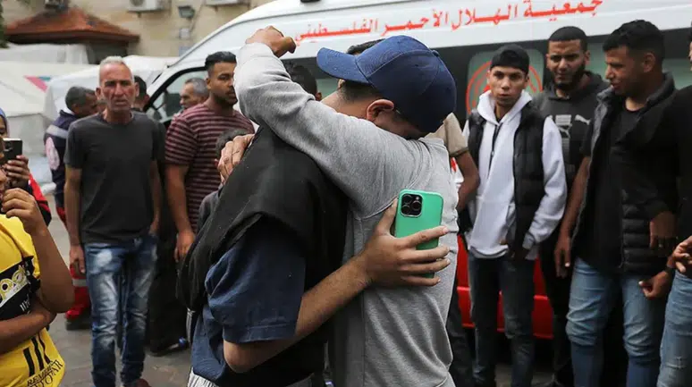 İsrail, 12 esir Filistinliyi serbest bıraktı