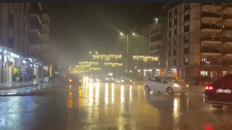 Osmaniye'de şiddetli sağanak : Araçlar ilerlemekte güçlük çekti