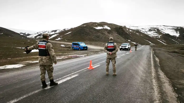 Ağrı'da 'Huzur ve Güven Uygulaması' : 21 şahıs yakalandı