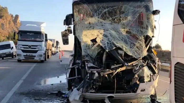 Aksaray'da yolcu otobüsü devrildi : Çok sayıda yaralı var