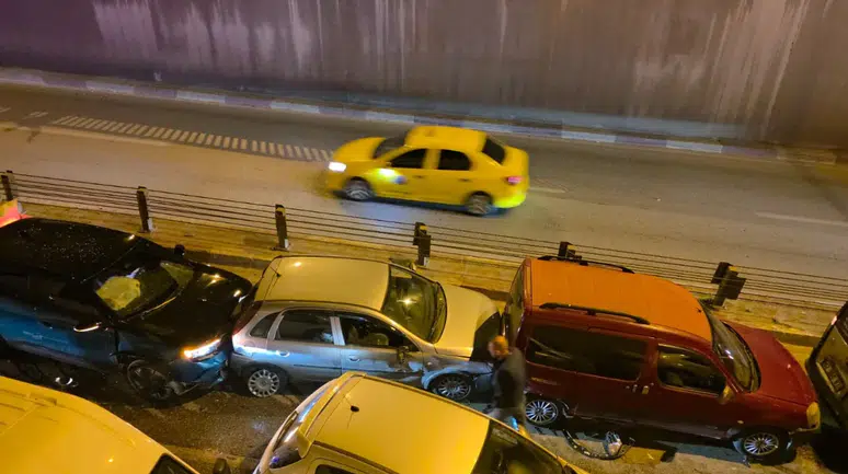 Antalya'da 11 araçlı zincirleme kazada 1 kişi yaralandı