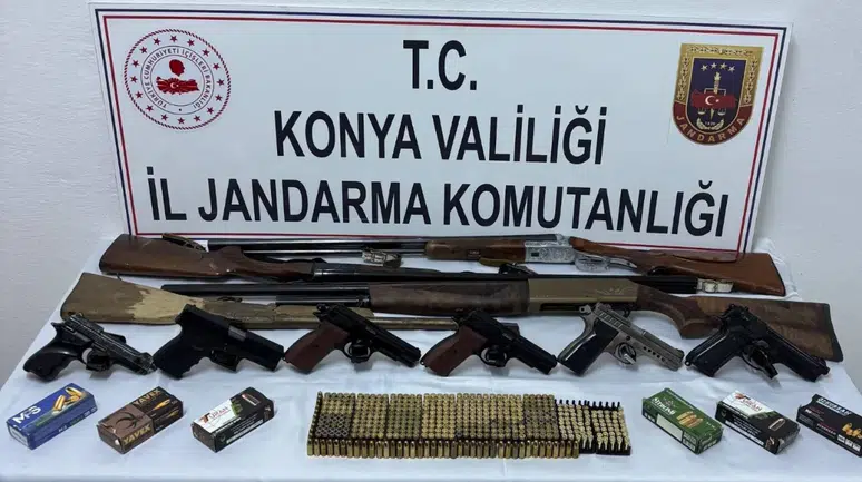 Konya'da çok sayıda silah ele geçirildi : 3 kişi tutuklandı