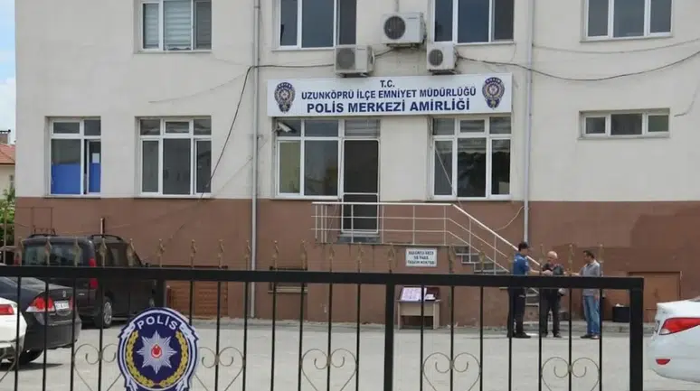 Edirne'de örnek davranış : İçi dolu cüzdanı ekiplere teslim etti