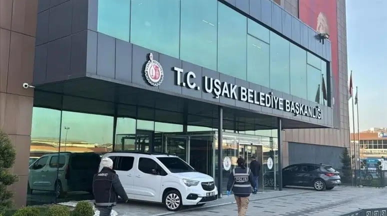 Uşak Belediyesi rüşvet operasyonunda alınan 29 şüpheli adliyede