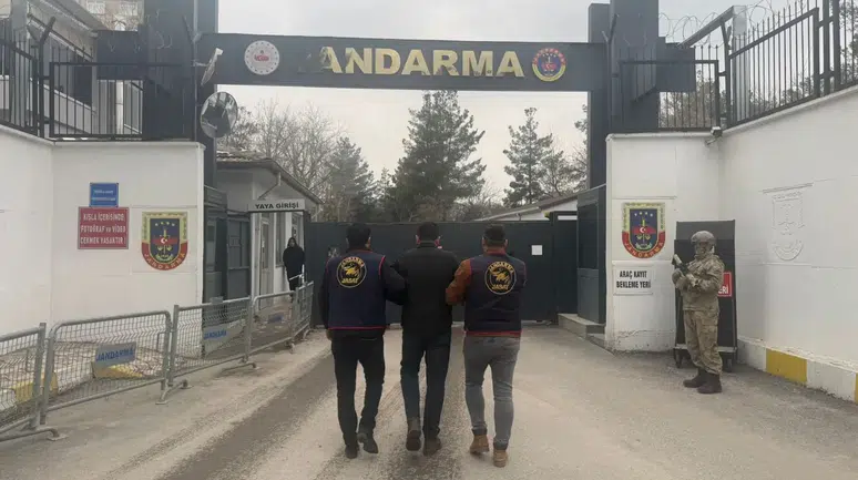 Diyarbakır'da jandarma operasyonu : Hakkında kesinleşmiş hapis cezası bulunan 109 kişi yakalandı