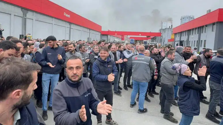 Doğtaş ve Kelebek Mobilya'da üretim durdu : 2 bin işçi iş bıraktı