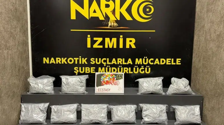 İzmir'de bir evden 101 bin 520 adet uyuşturucu çıktı