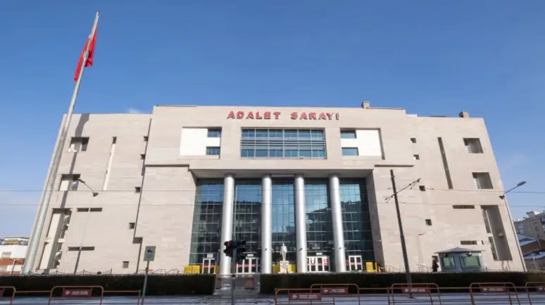 Eskişehir'de cezaevinden adliyeye getirilen şahıs kaçtı