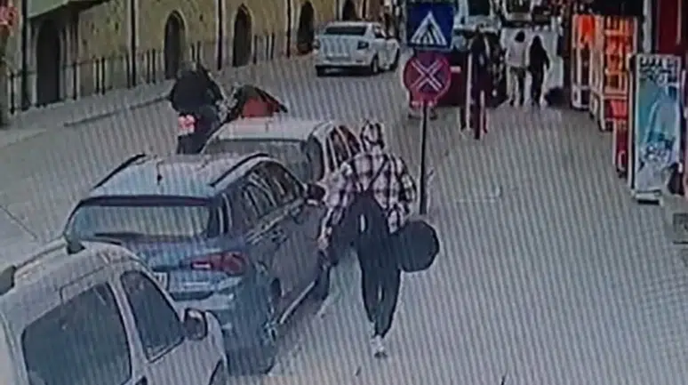 Isparta'da yolun karşısına geçen kadına motosiklet çarptı