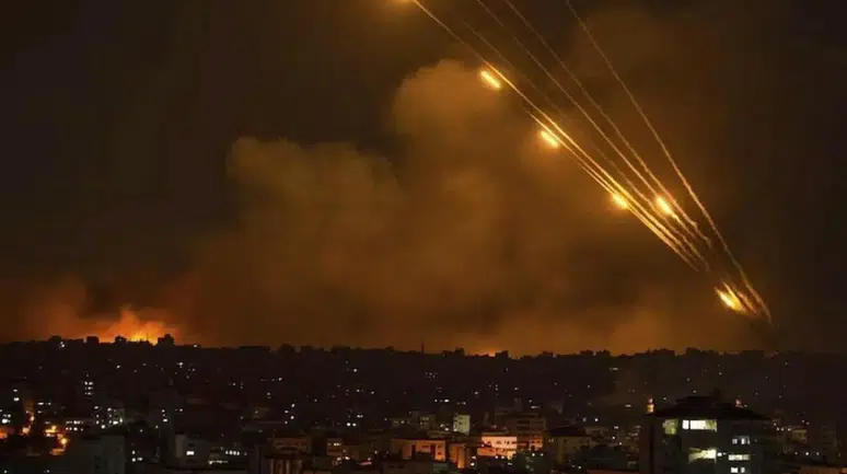 İran'dan İsrail'e yönelik füze saldırıları sürüyor