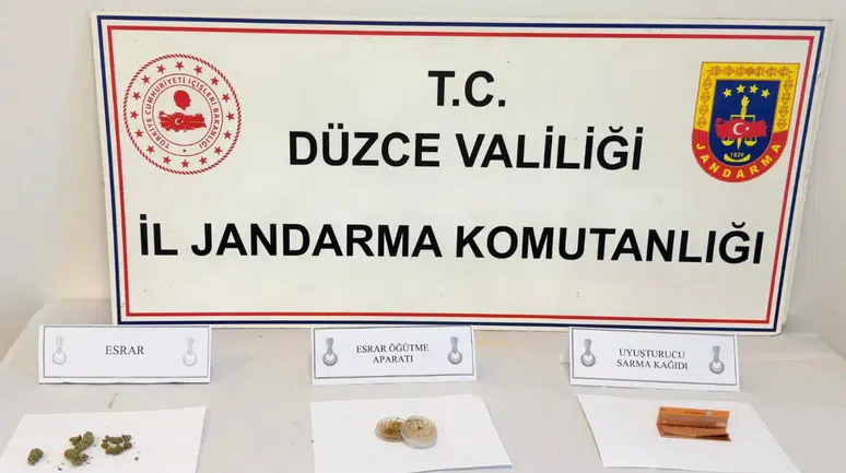 Düzce'de 8 kişi uyuşturucu maddeyle yakalandı