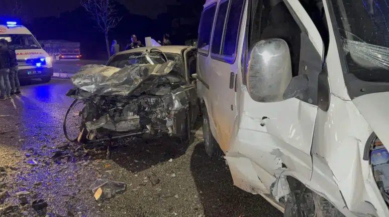 Samsun'da zincirleme kaza : 2'si çocuk 6 yaralı