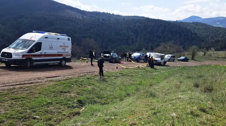 Kütahya'da feci ölüm : Tamir etmeye çalıştığı aracının altında kalarak hayatını kaybetti