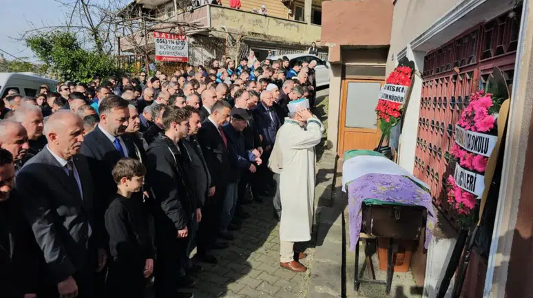 Zonguldak'ta menenjit şüphesiyle ölen 14 yaşındaki çağla defnedildi