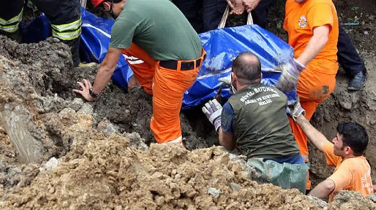 Mersin Anamur'da bir işçi inşaat iskelesinden düşerek hayatını kaybetti