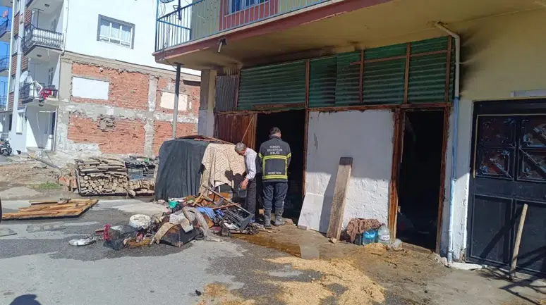 Afyonkarahisar'da korkutan depo yangını