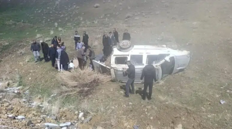 Van'da kamyonet şarampole yuvarlandı : 4 kişi yaralandı